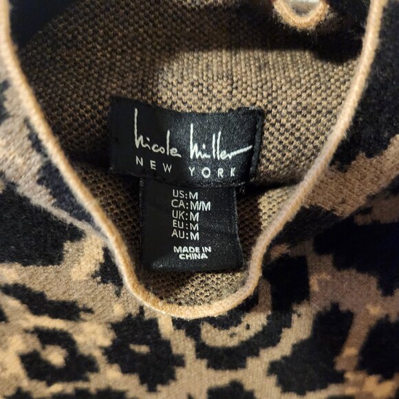 Mock Turtleneck Leopard Sweater Size Medium - Picture 2 of 6